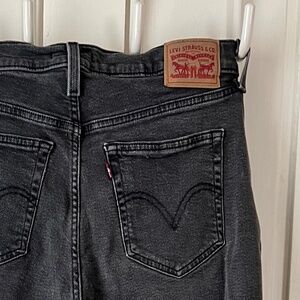 Levi’s High Waisted Mom Jeans Black Wash Size 32